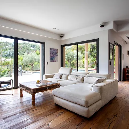 Le Caroubier Super Cannes Villa *